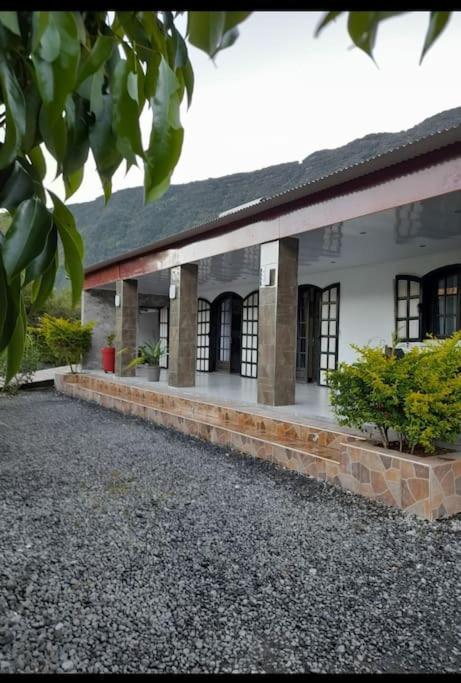 Charmante Maison Au Coeur Des 3 Montagnes Salazie Exterior foto